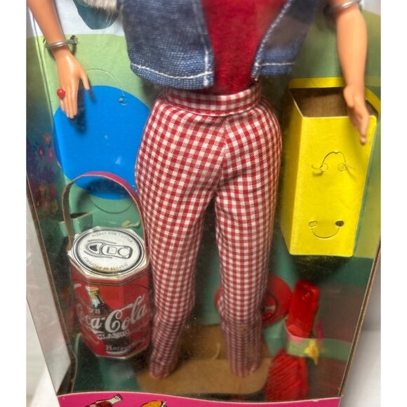 Barbie Picnic Pique-Nique Doll Special Edition Coca-Cola Accessories - Picture 3 of 10
